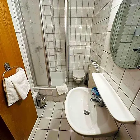 Bed & Breakfast Bff Airport Messe Schlaf - 3*