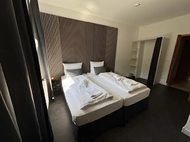 Bff Airport Messe Schlaf - デュッセルドルフ